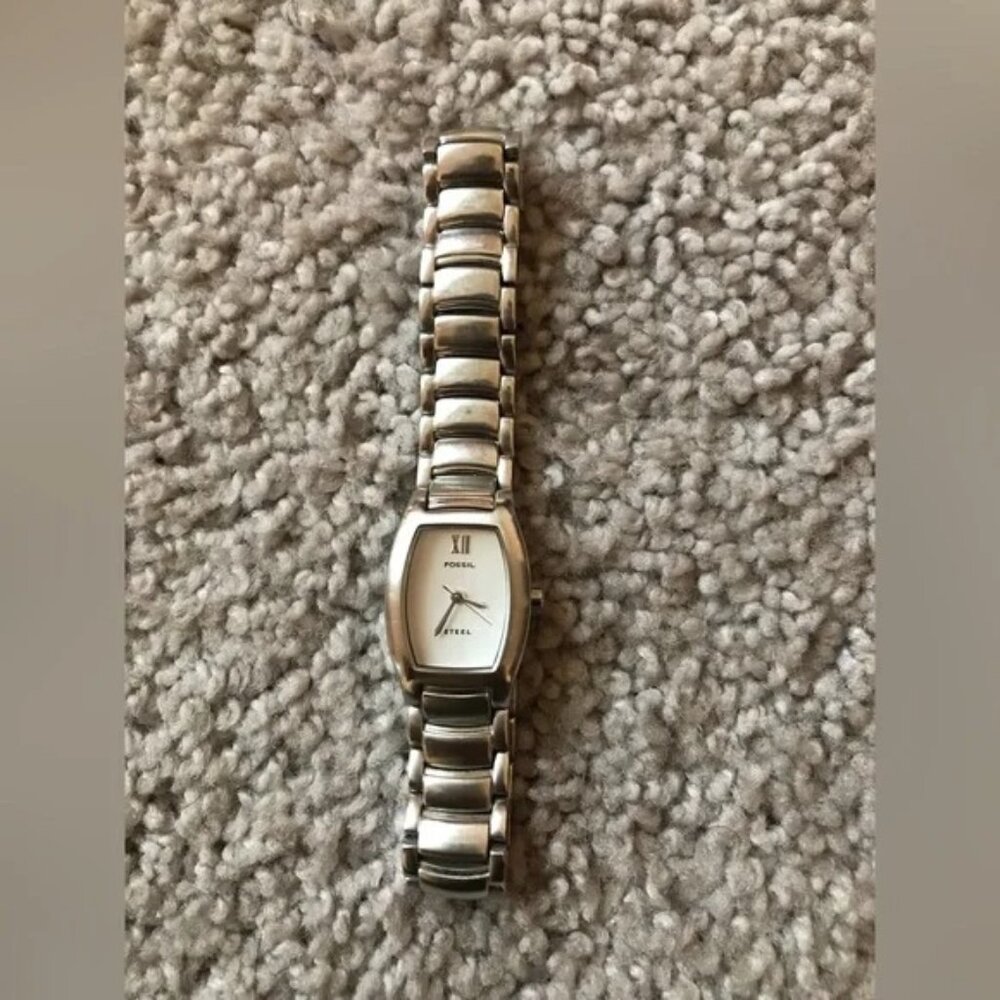 fossil steel fs2734 Silver-Tone Rectangle Shape Dial Watch needs new battery